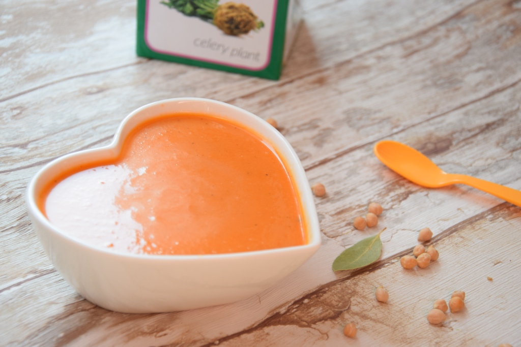 Kremowa zupa pomidorowa z ciecierzycą